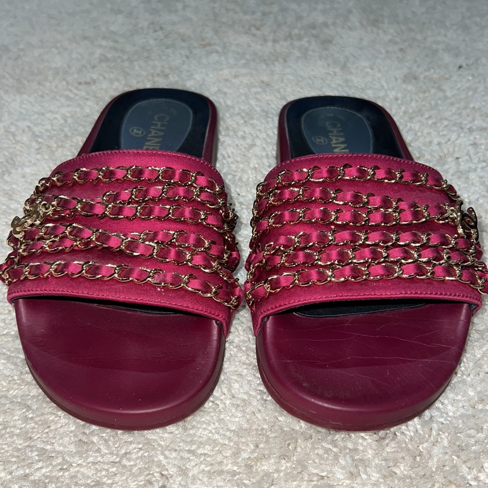 Authentic Chanel Tropiconic interlocking CC Chanel Slides Sz. 38 in Burgundy - Picture 5 of 6